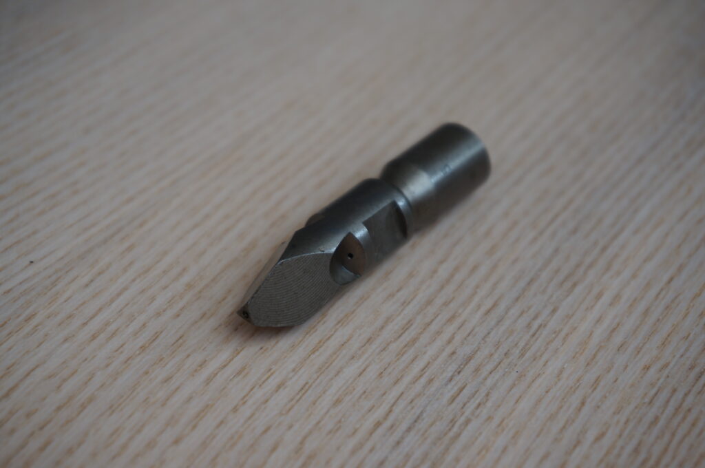 Dysza trzykrawędziowa Ø12mm, GW1/8″ / 1000 Bar